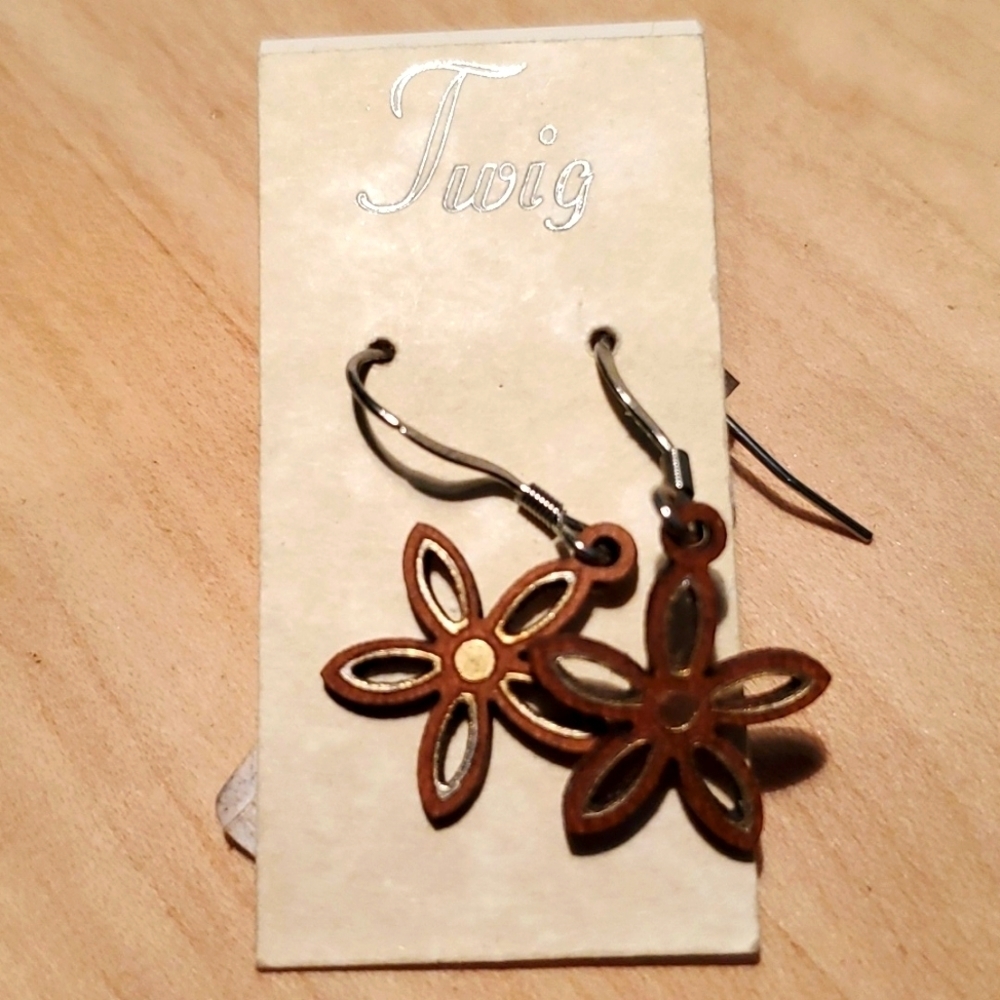 ♥️ NIB WOODED EARRINGS